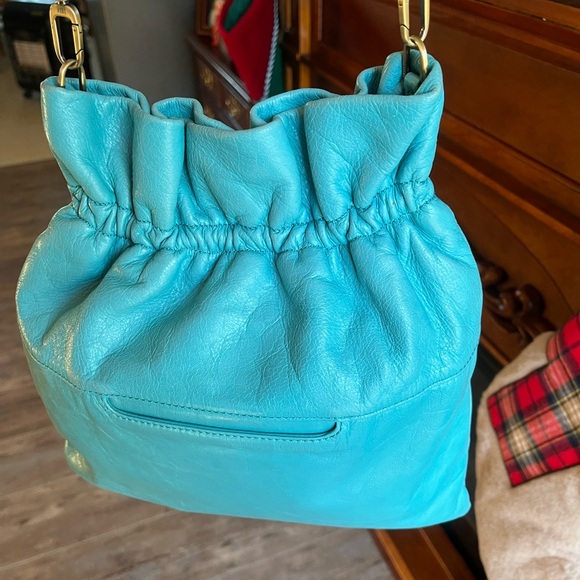 Hobo Leather Magnetic Closure adjustable strap with matching wallet - Picture 2 of 11